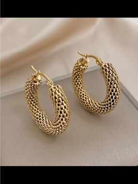 Affordable Fashion Finds Gold Woven Hoop Earrings